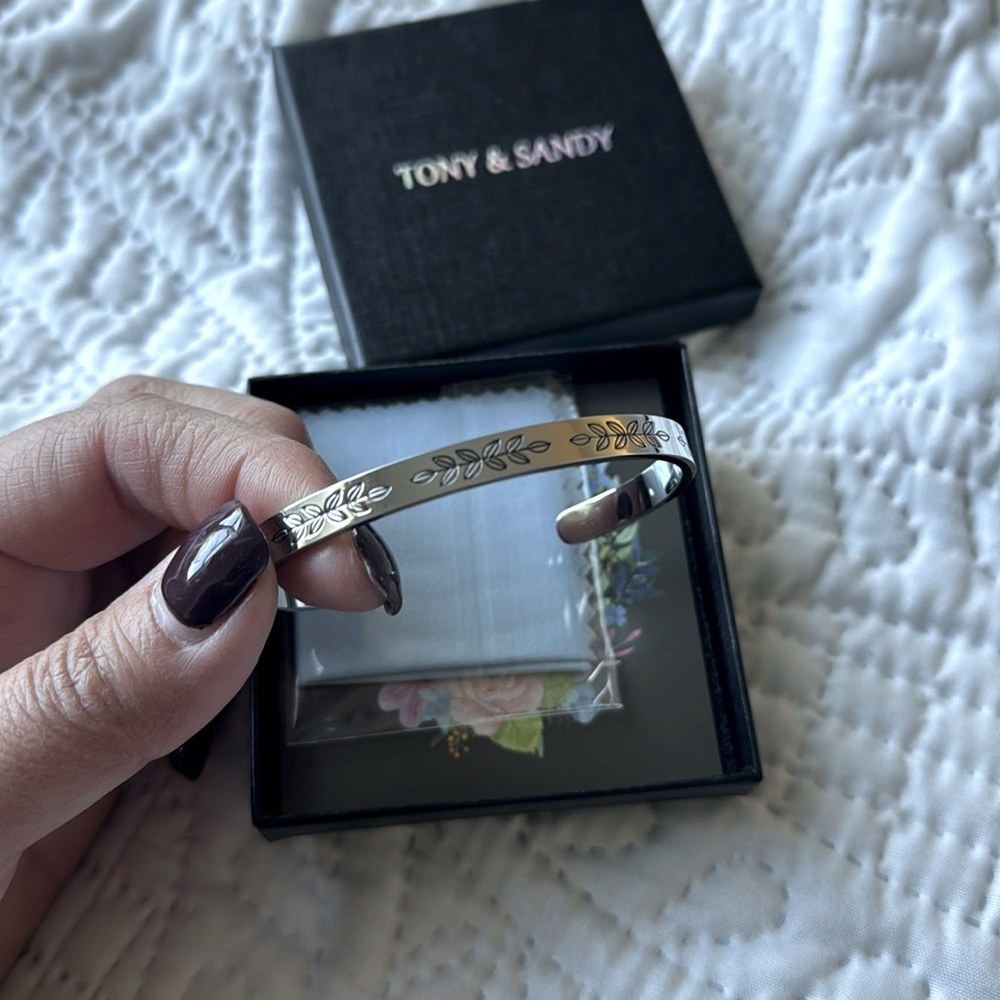 Tony and Sandy bracelet “it takes a big heart to shape little minds”Teacher Gift
